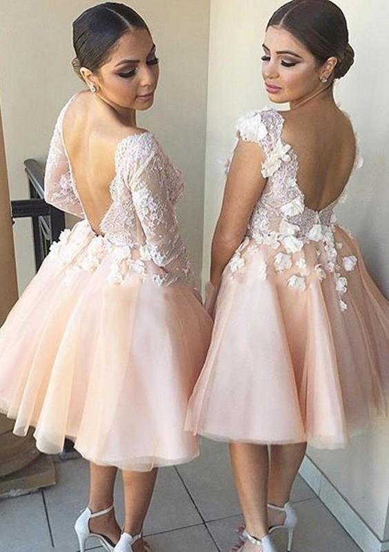 Tulle Bridesmaid Dresses / Gowns Ball Gown V-Neck Knee-Length With Lace